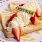 ueu-wwohp-mom-cafe-lair-de-la-sirene-butterbeer-crepe-b (1)